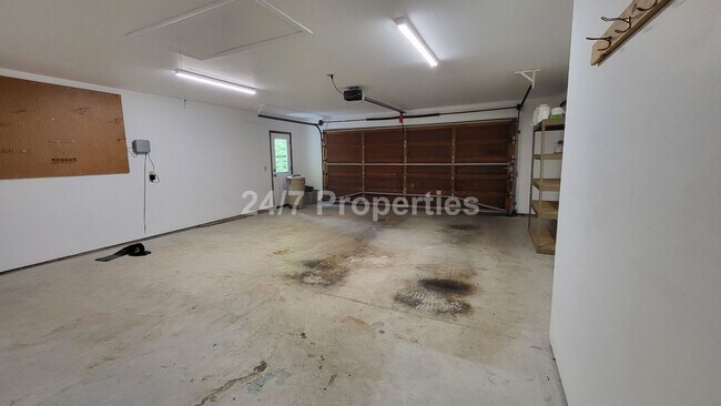Building Photo - Beautiful 4 BD | 2.5 BA w/ Large Deck and ...