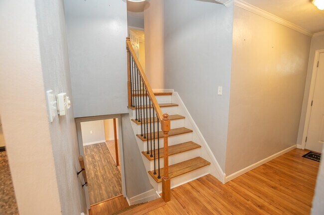 Building Photo - 710 Earl Lee Dr