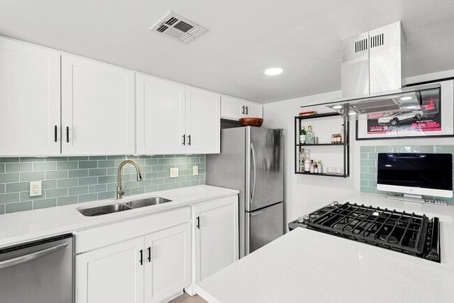 Building Photo - 5601 Woodrow Ave