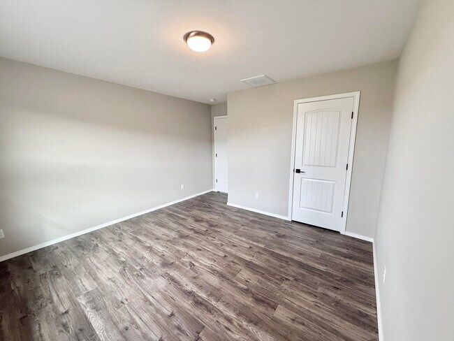 Building Photo - 633 S Southgate Dr