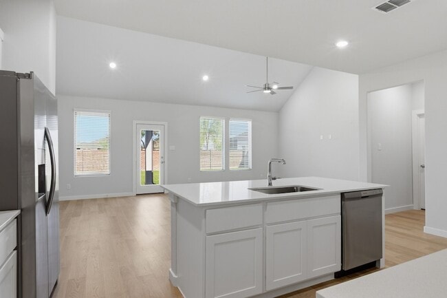 Building Photo - 637 Sierra Rdg