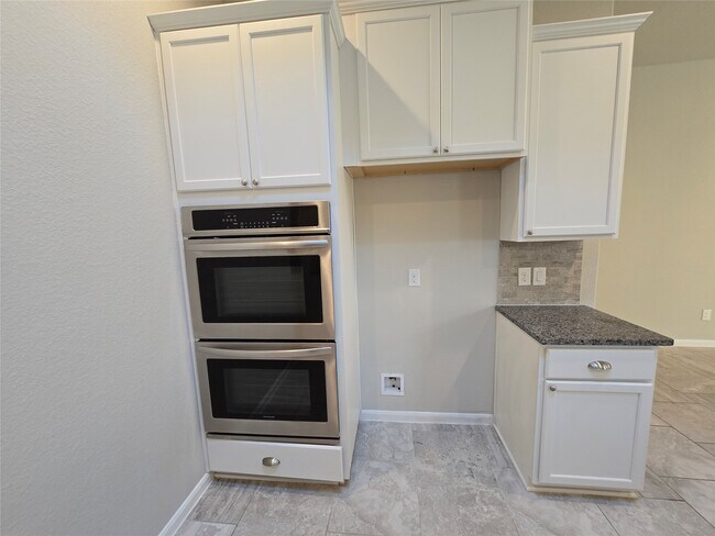 Building Photo - 511 Yellow Bullhead Ct