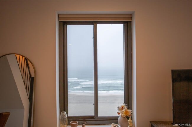 Building Photo - 100 W Broadway