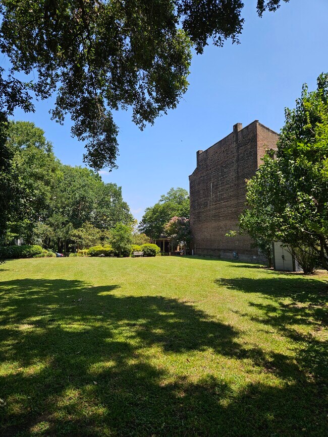 Building Photo - 308 N Joachim St