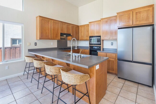 Building Photo - Gorgeous 4 Bedroom with SOLAR in Shadow Lakes!