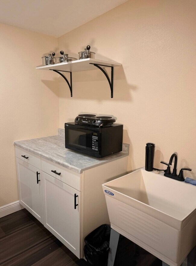 Building Photo - 1265 Aquarius Ave