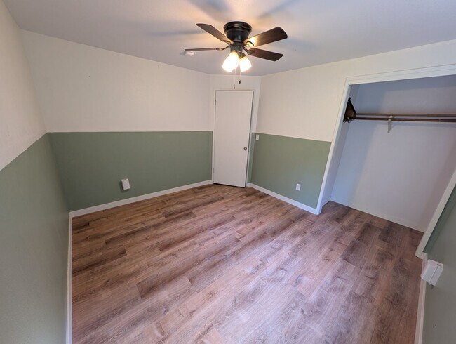 Building Photo - Tracyton Stunner! Available Now! 1/3 Acre FULLY Fenced.