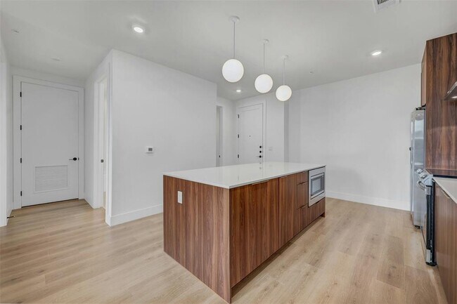 Building Photo - 1701 Simond Ave Ave