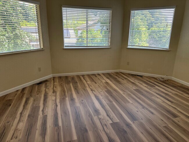 Building Photo - 2156 Sunhaven Cir