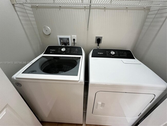 Building Photo - 2243 SW 134th Ave