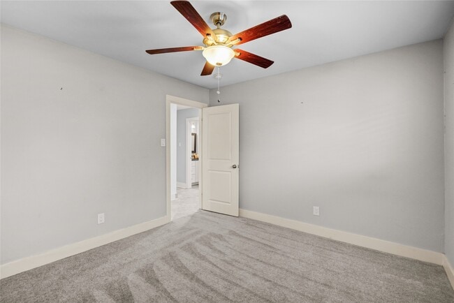 Building Photo - 10303 Greenwillow Dr