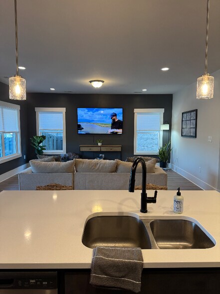 Building Photo - 4021 Rockland Cir SE