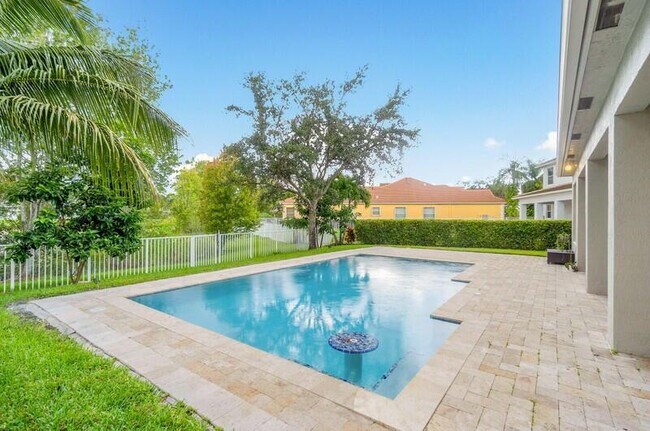 Building Photo - 9271 Madewood Ct