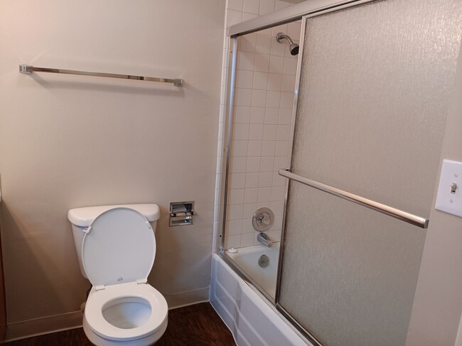 Building Photo - This Charming location Is Ready For You!