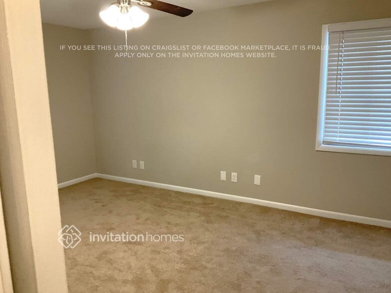 Building Photo - 3034 Woodrow Manor