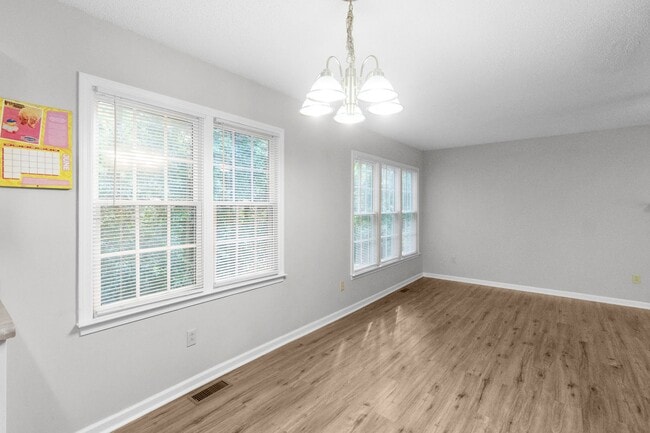 Building Photo - Spacious 2-Story Home with Finished Basement!