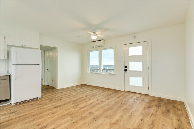 Building Photo - 7204 Avenue N 1/2 Rear