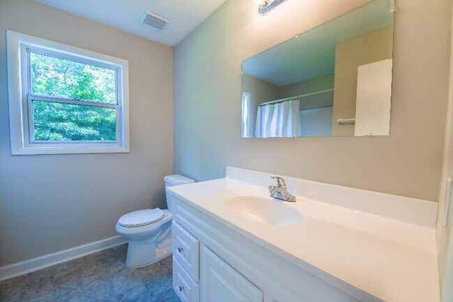 Building Photo - 7117 Tollhouse Dr