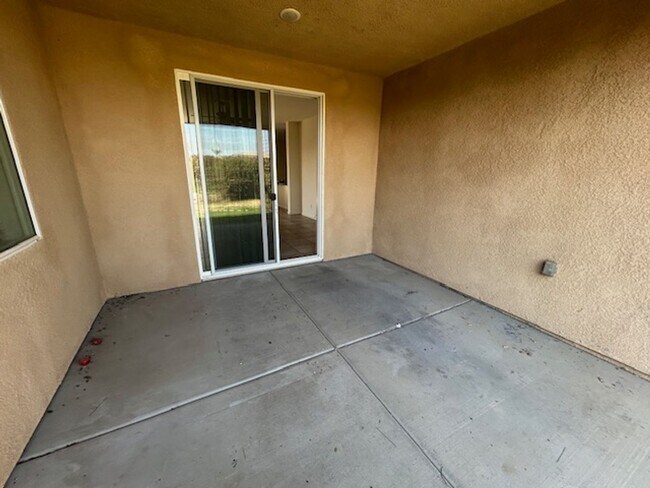 Building Photo - Newer northwest Visalia home in Ashton Park Gated Community