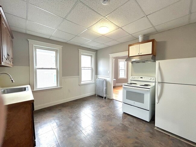 Building Photo - 93 Goddard St