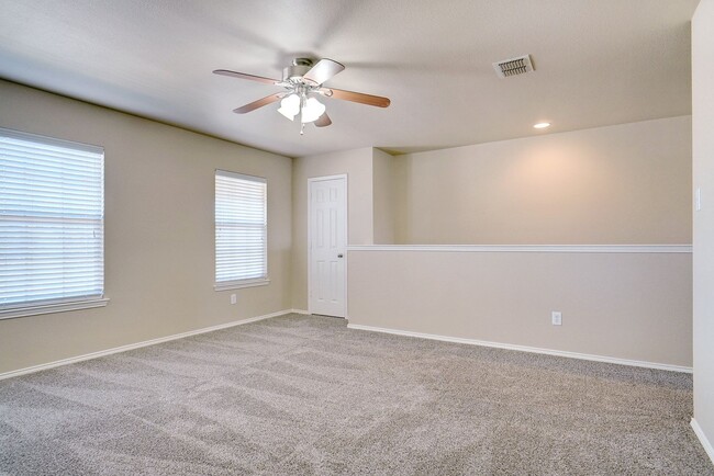 Building Photo - Spacious 3-2-2 Home in Lake Pointe across from Boswell High School!
