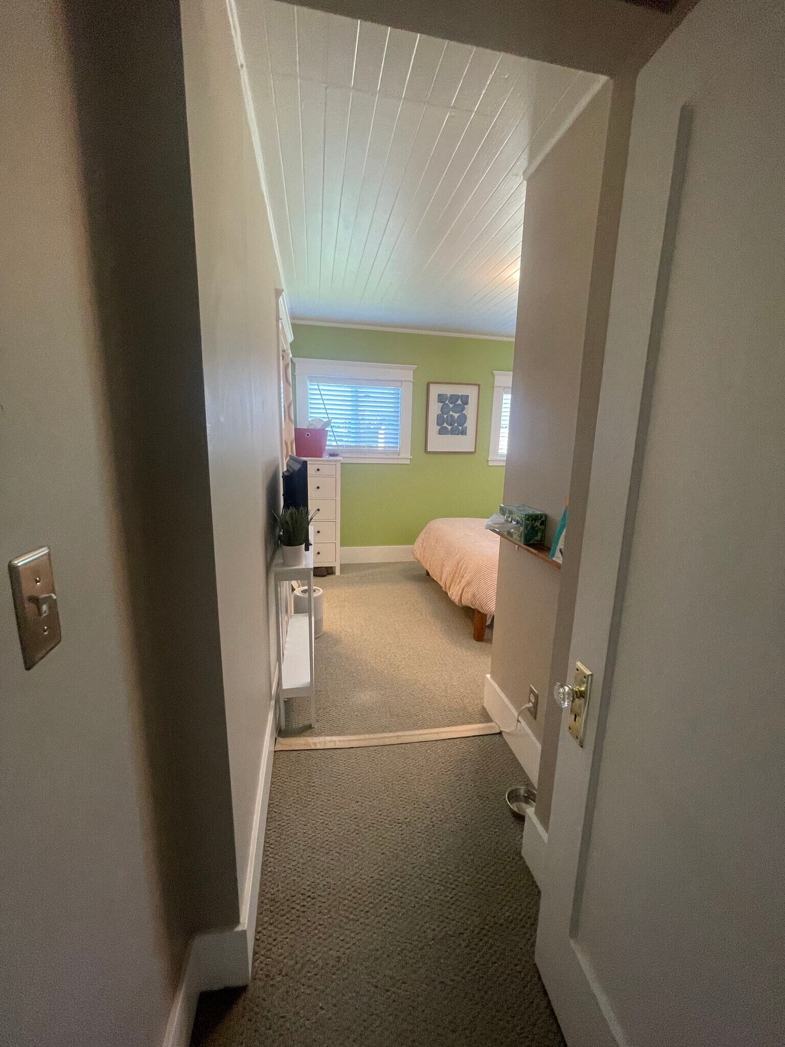 Master bedroom - 824 N Killingsworth Ct