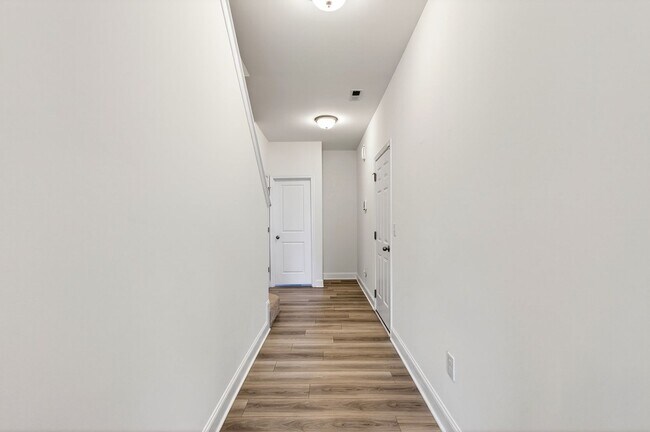 Building Photo - Beautiful Modern 3BR Townhome in the Heart of Wendell!