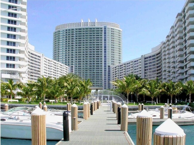 Building Photo - 1500 Bay Rd
