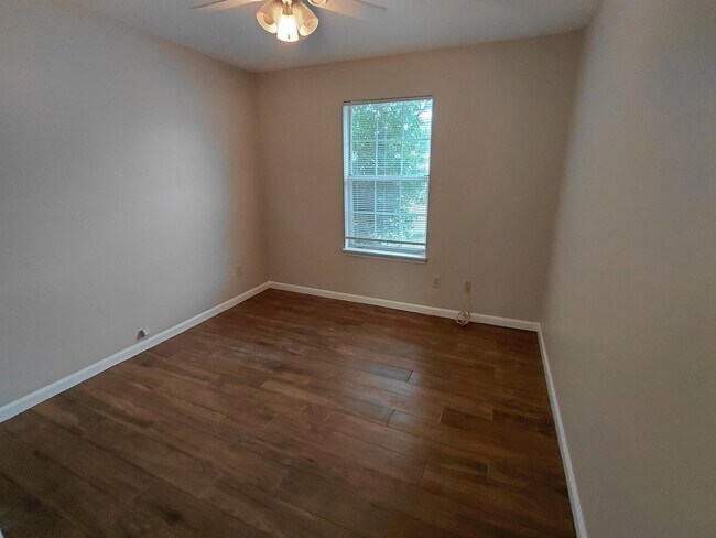 Building Photo - 1347 Lawndale Rd