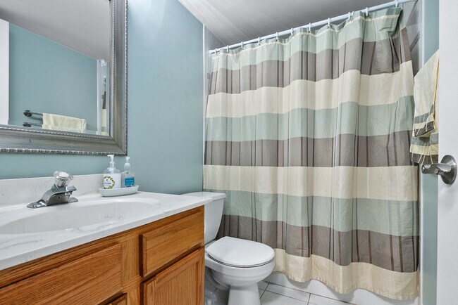 Building Photo - 11112 E Cove Cir