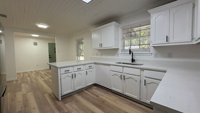 Building Photo - 2312 Coraltree Dr