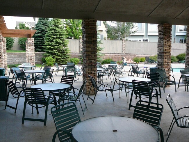 Building Photo - Stunning Highlands Ranch Townhome