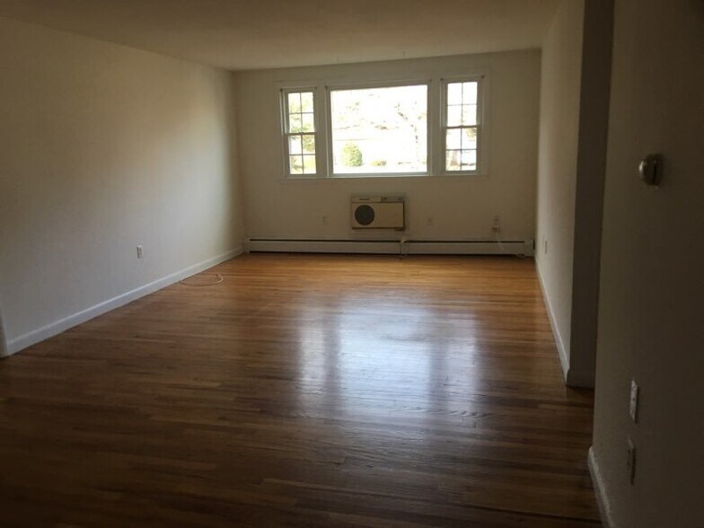 Building Photo - 53-55 Main St