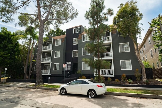 Primary Photo - 685 Kelton Ave