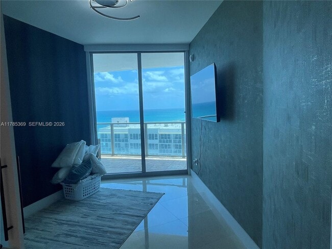 Building Photo - 3101 S Ocean Dr