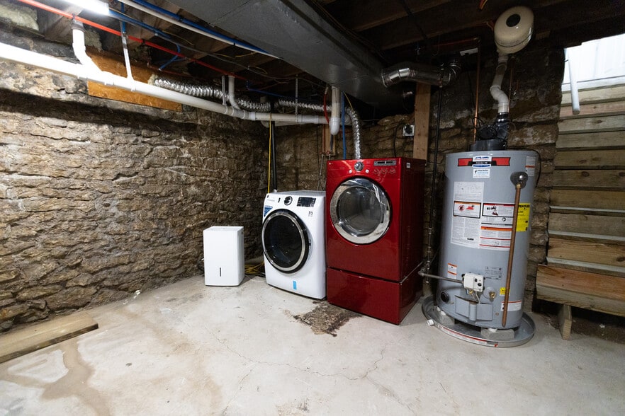 washer/dryer - 953 Dennison Ave