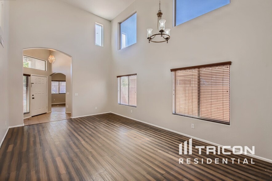 Building Photo - 40352 W Novak Ln