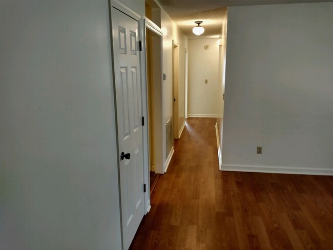 Building Photo - 3 Bedroom /  2 Bath Condo  Kingsport, TN