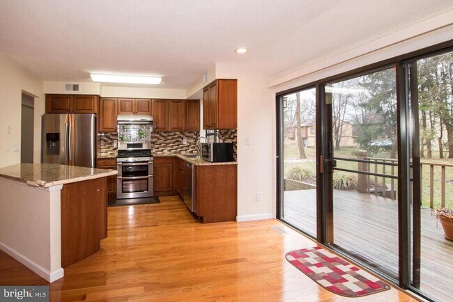 Building Photo - 80 Sayre Dr
