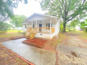 Building Photo - Fully Renovated 3bed/1ba House in 2021 located in North Kannapolis off Hwy 29