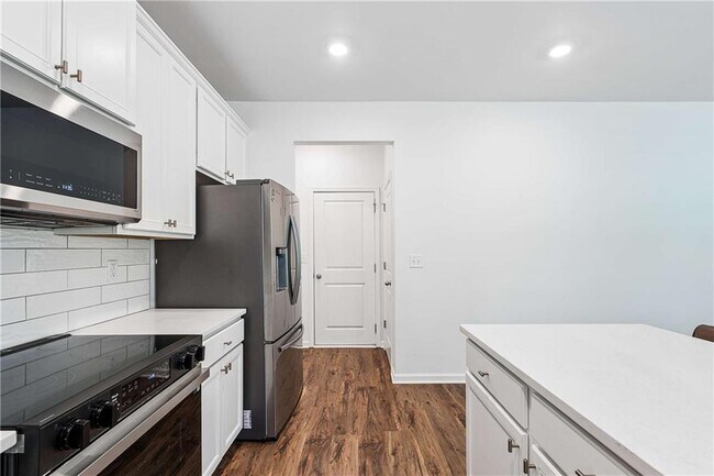 Building Photo - 430 Burgundy Terrace SE