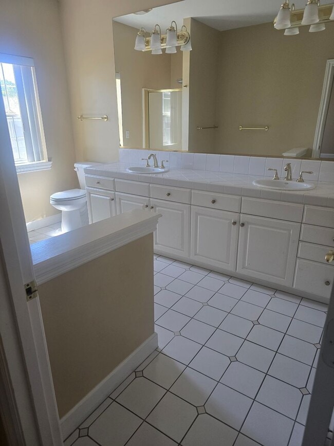 Building Photo - 3 bed 2 bath Home for Rent in Grants Pass