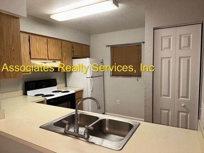 Building Photo - 2133 SW 39th Way