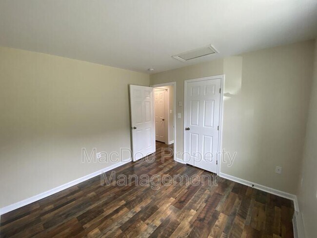 Building Photo - 114-116 Loch Lane Drive Apt 5