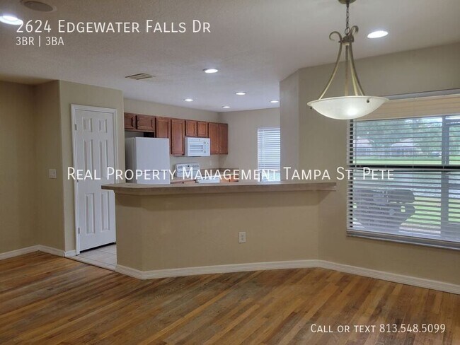 Building Photo - 2624 Edgewater Falls Dr