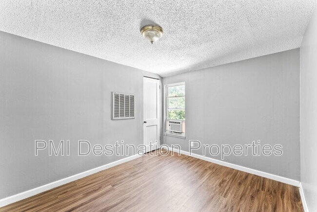 Building Photo - 9408 East 23rd St S