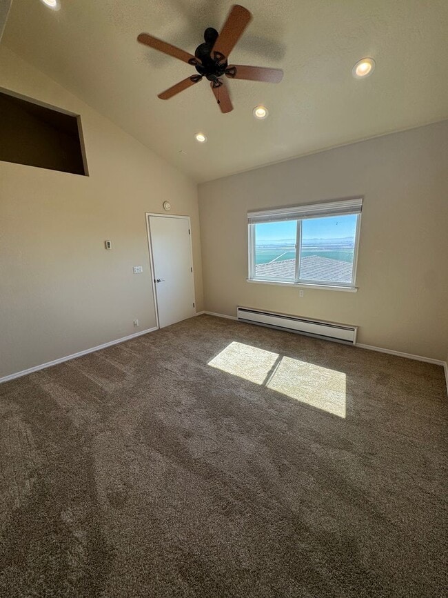 Building Photo - 3-Bedroom Home with Spectacular Views and ...