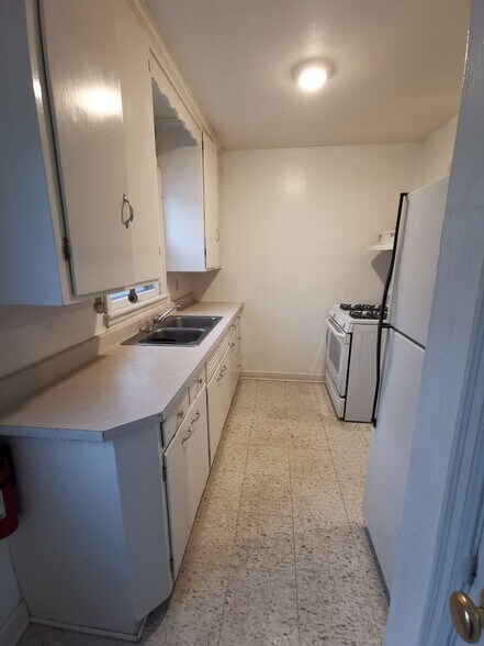 Kitchen - 1311 Oxford St