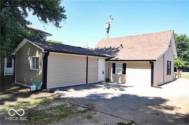 Building Photo - 337 S Green St