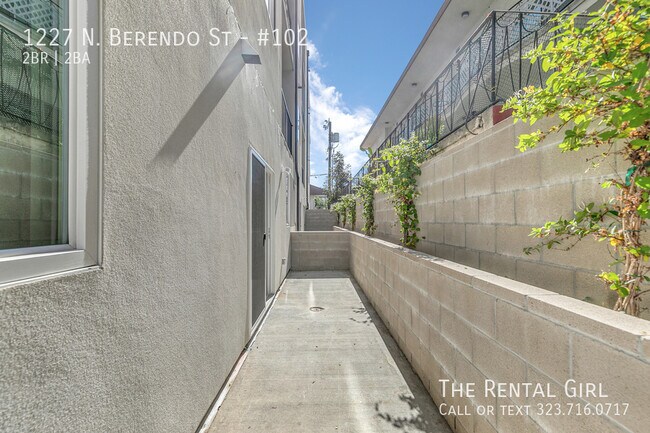 Building Photo - 1227 N Berendo St